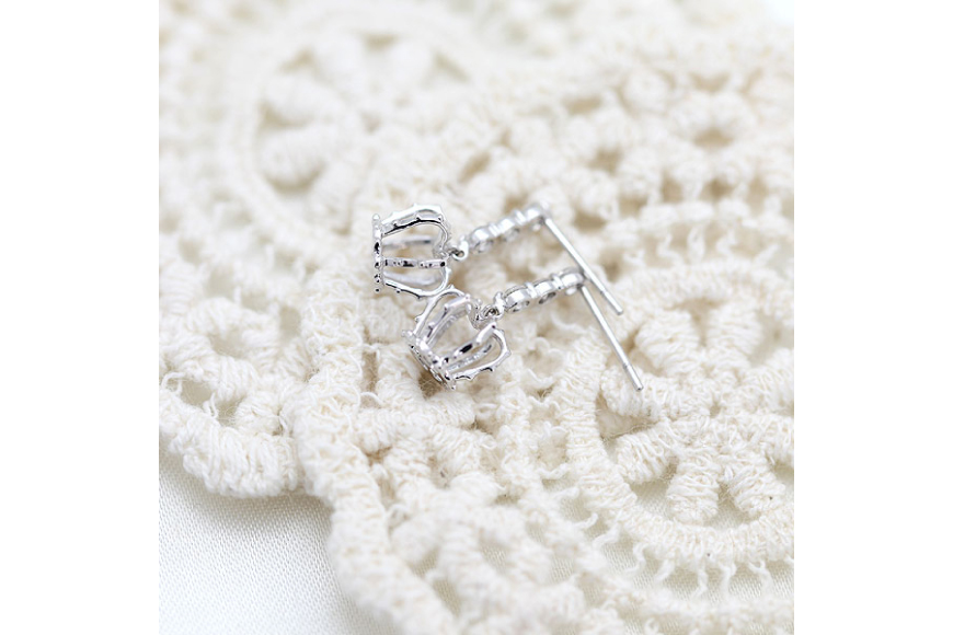 ピアス スタッドピアス プラチナ PT900 ダイヤモンド 0.24ct 王冠 クラウン モチーフ 揺れるピアス レディース アクセサリー アクセ ジュエリー 【f092-pt】 [オーダーメイドジュエリーメイ 山梨県 韮崎市 20745205]