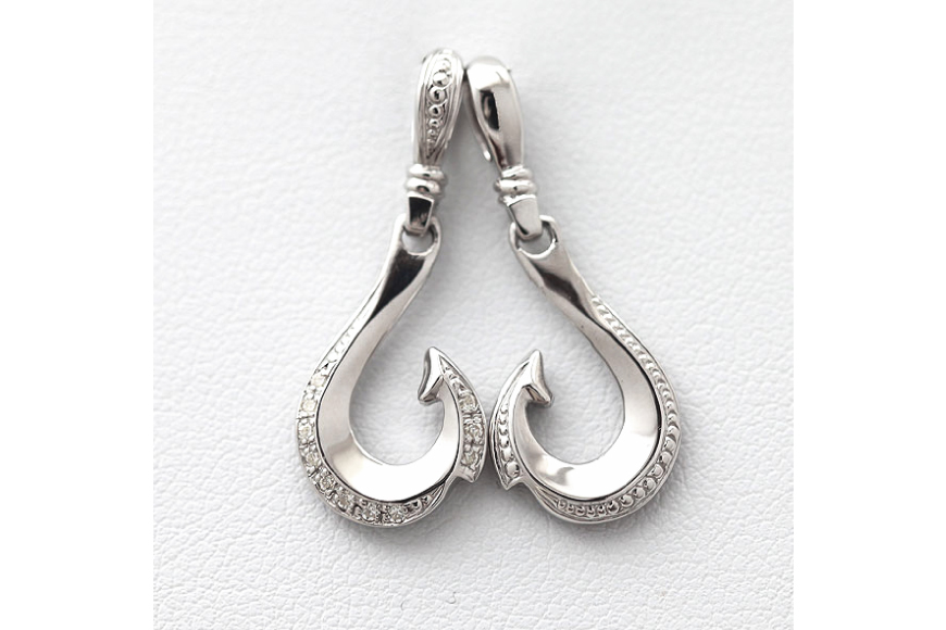 ハワイアン ネックレス プラチナ PT900 ダイヤモンド 0.06ct フィッシュフック ペンダント 釣り針 リバーシブル 【f067-pt】 [オーダーメイドジュエリーメイ 山梨県 韮崎市 20745087]