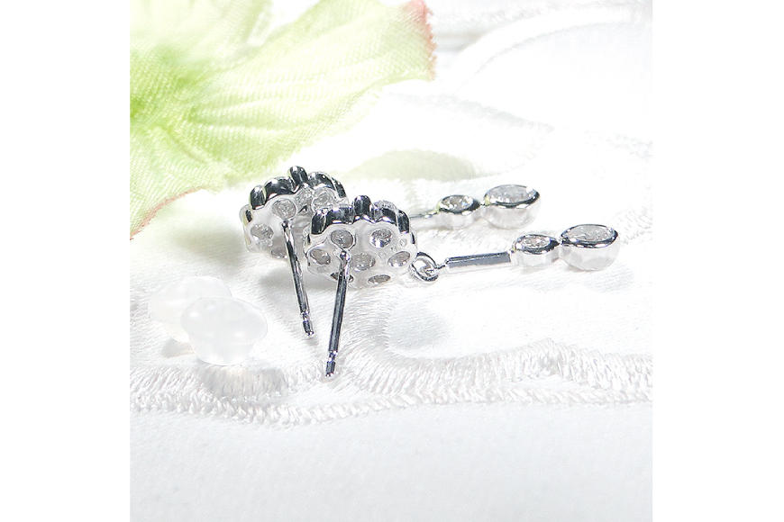 ピアス K18WG ホワイトゴールド ダイヤモンド 【0.9ct】フラワー 花 揺れるピアス 振り子  スタッドピアス 【f232-k18wg】 [株式会社オーダーメイドジュエリーメイ 山梨県 韮崎市 20743767] ピアス アクセサリー アクセ ジュエリー