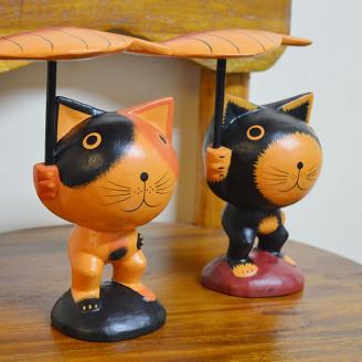 魚傘差しネコ（ブラック・三毛）※2色からお選びください