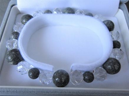 水晶連摺り切子富士山溶岩ブレスレット