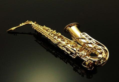 K18　サックスブローチ AB0035