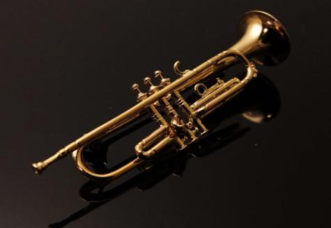 K18　トランペットブローチ AB00278