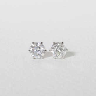 プラチナ　0.6ct　up　６本爪　ピアス