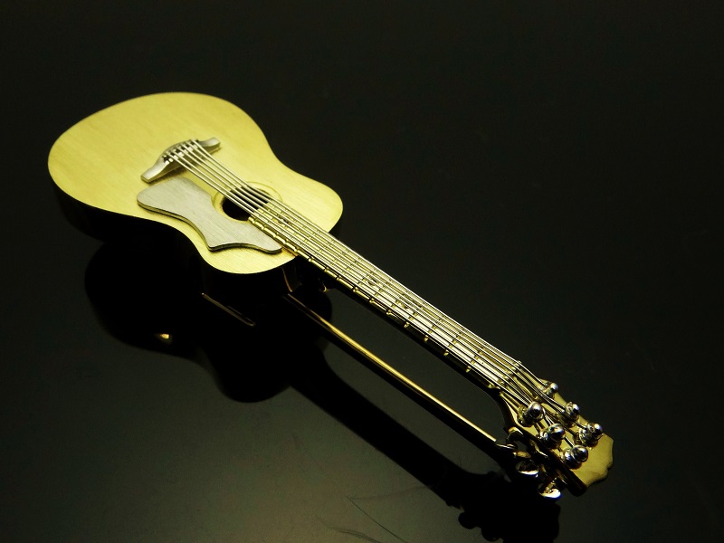 K18/PT900　アコースティックギターブローチ　AB00314