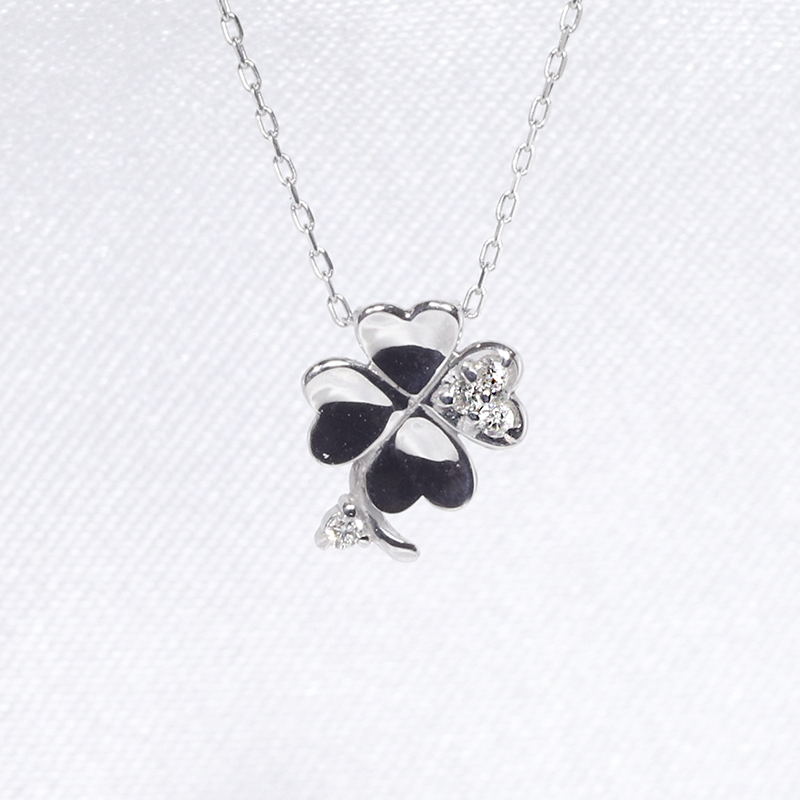 プラチナ　四つ葉クローバーダイヤモンドペンダント