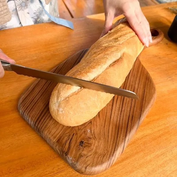 チーク材　垢材の取っ手付きまな板プレート