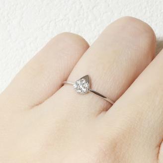 プラチナ しずくダイヤモンドリング　0.08ct　　BQ78