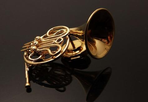 K18　ホルンブローチ AB00001