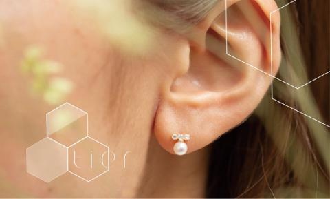 【tier】K10　デネブアコヤパール3連ダイヤピアス