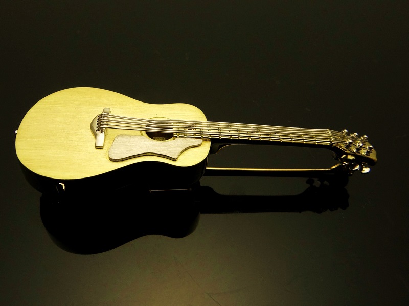 K18/PT900　アコースティックギターブローチ　AB00314