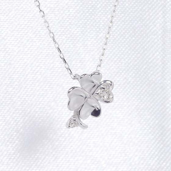 プラチナ　四つ葉クローバーダイヤモンドペンダント