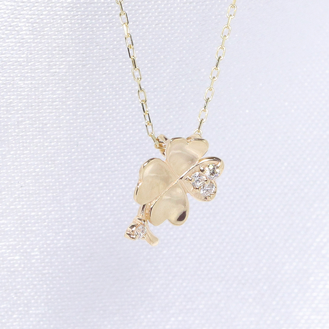 K18　四つ葉クローバーダイヤモンドペンダント