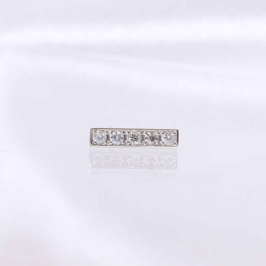 プラチナ　0.30ctラインダイヤモンドピアス