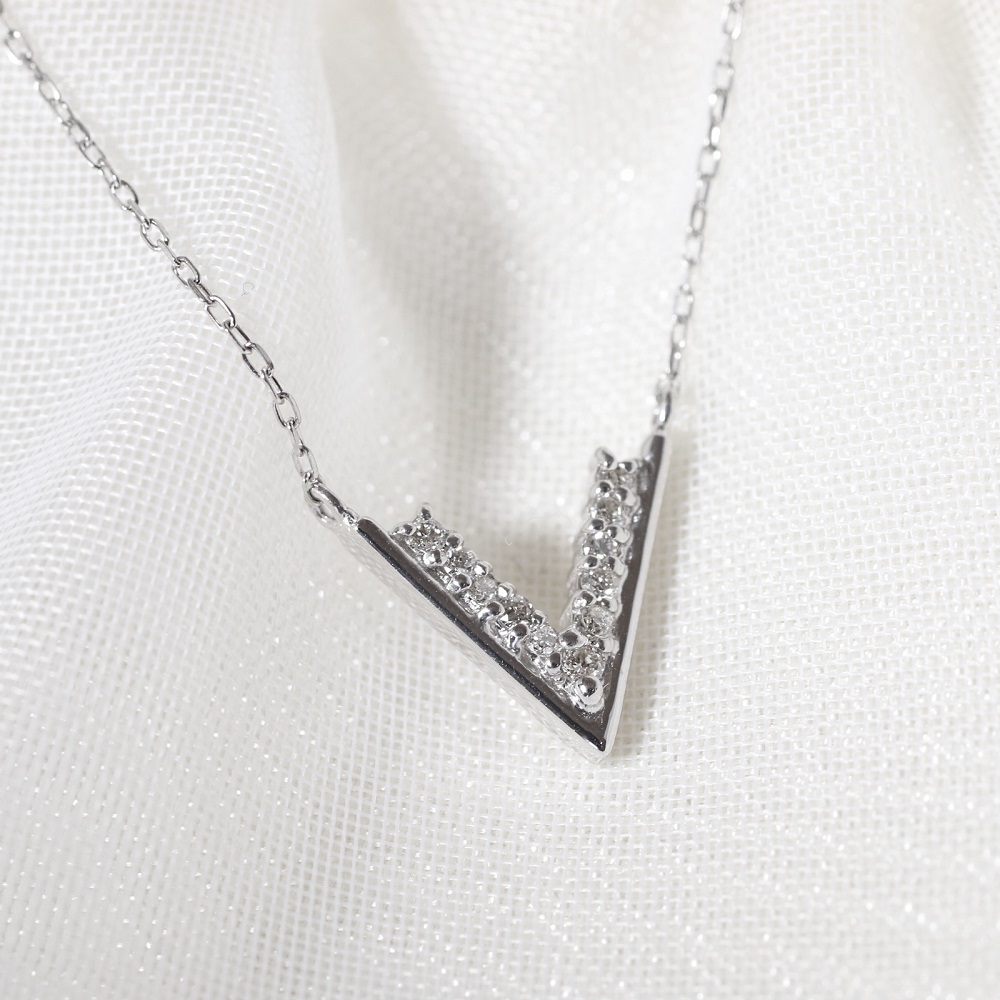 プラチナ 0.06ct V字ダイヤモンドネックレス　BQ-187