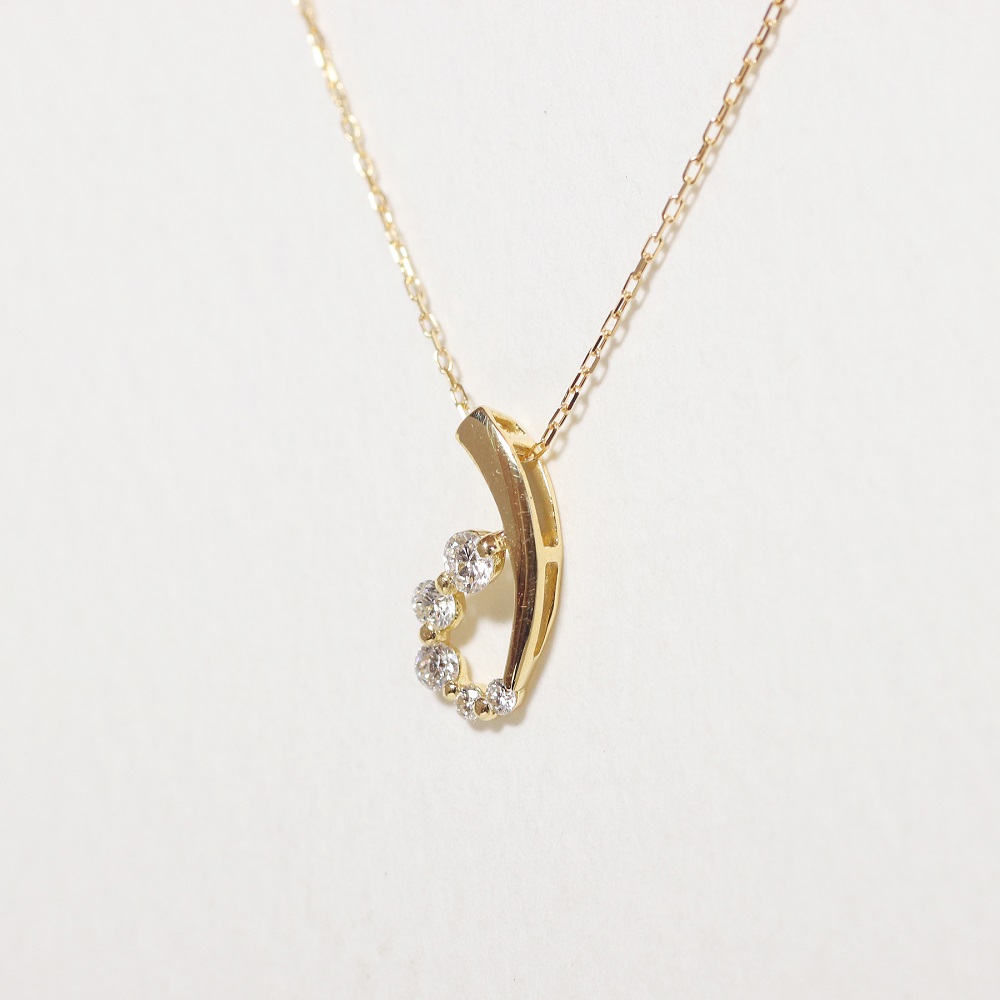 K18 0.12ct グラデーションダイヤモンドペンダント　BQ205