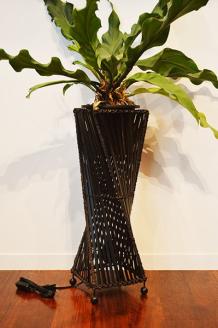 【2026年1月下旬以降順次出荷予定】バンブートルネードランプ（花台付）M50