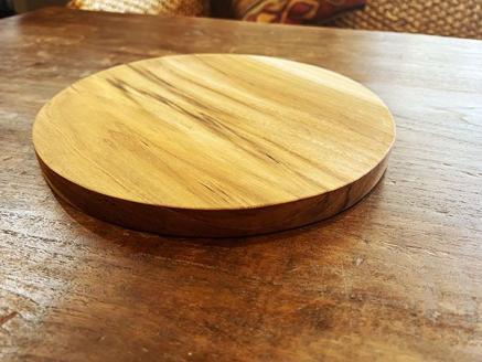 【2026年1月下旬以降順次出荷予定】無垢　チーク材　ラウンドカッティングボード２５ｃｍ