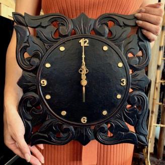 リースト彫刻壁掛け時計