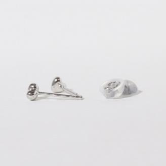 プラチナ　3㎜　ハートピアス