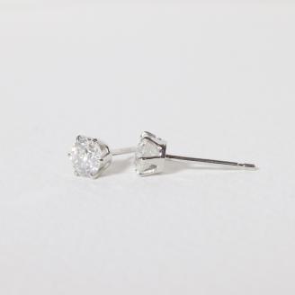 プラチナ　0.6ct　up　６本爪　ピアス