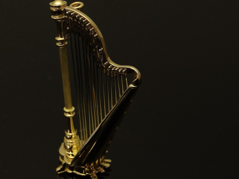 K18/PT900　ハープブローチ　AB00282