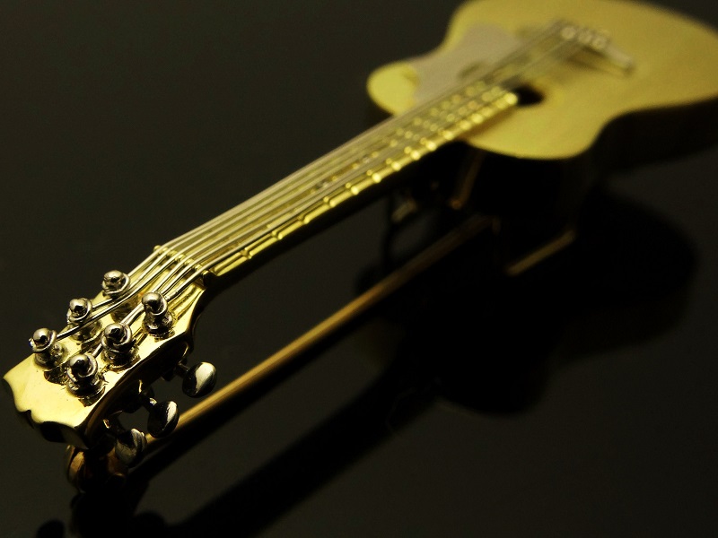 K18/PT900　アコースティックギターブローチ　AB00314