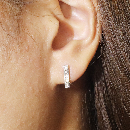 プラチナ　0.30ctラインダイヤモンドピアス