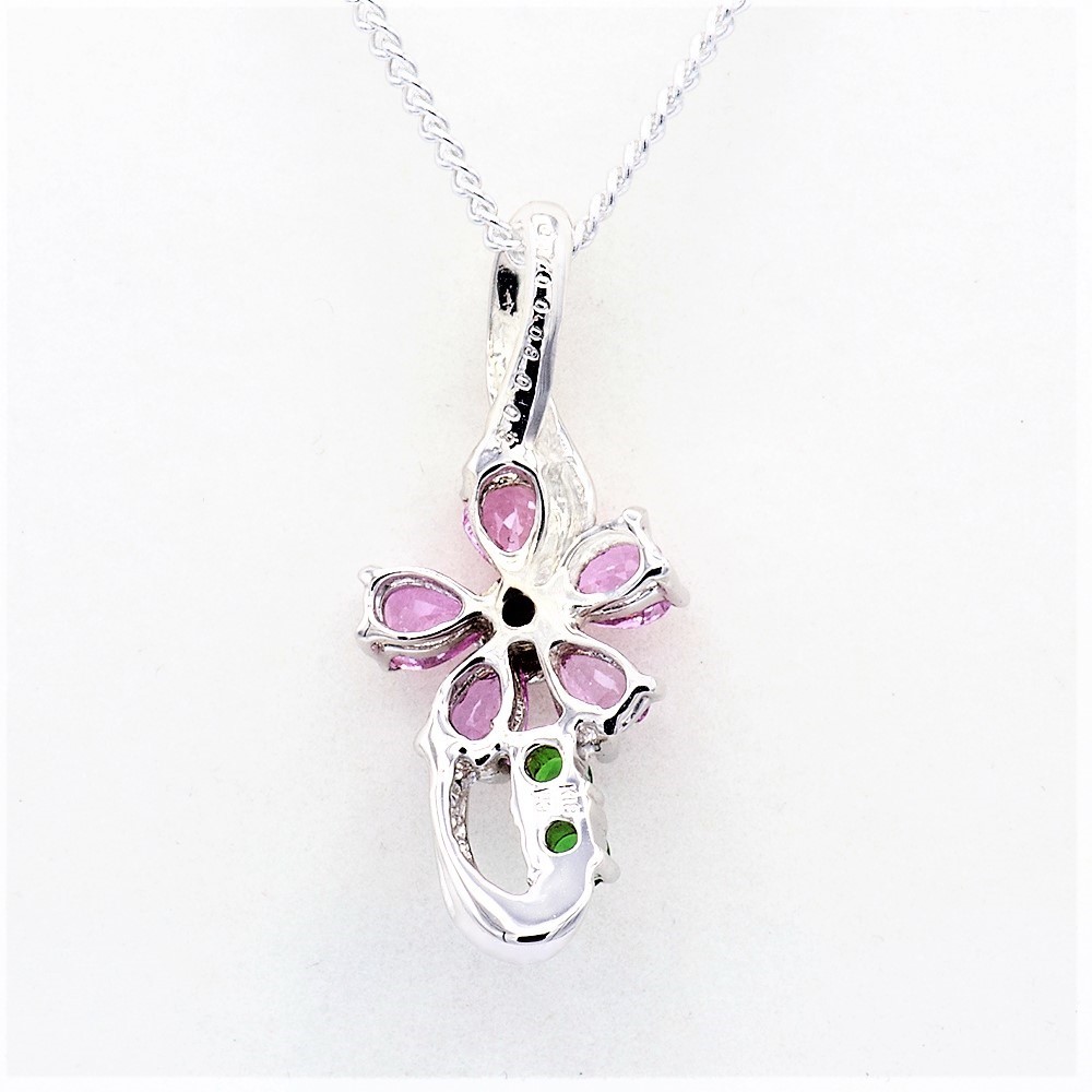 ピンクサファイヤ 桜モチーフ ペンダント 0.70ct Pt900 (13523) ペンダント ネックレス ピンクサファイヤ サファイヤ プラチナ グリーンガーネット ダイヤモンド ジュエリー アクセサリー 山梨県 甲斐市 BR-88