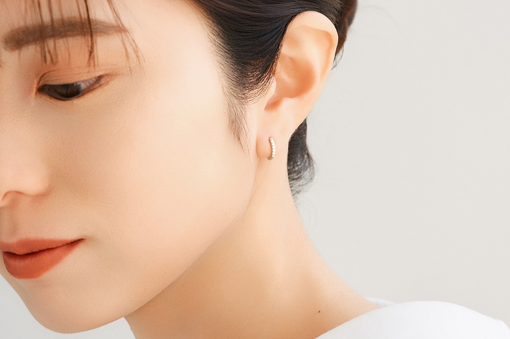 K18WGダイヤフープピアス　0.03ct　mk-432　CR-23