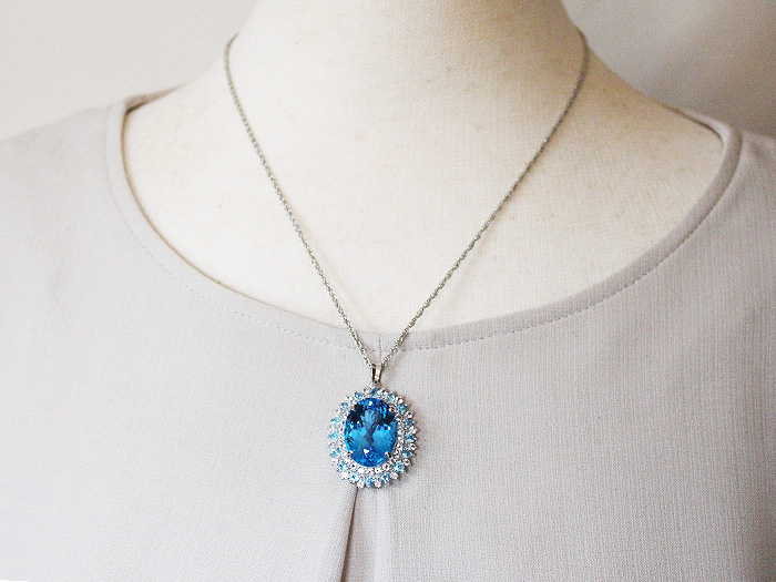 ブルートパーズ ペンダント 20ct K18WG （26352）