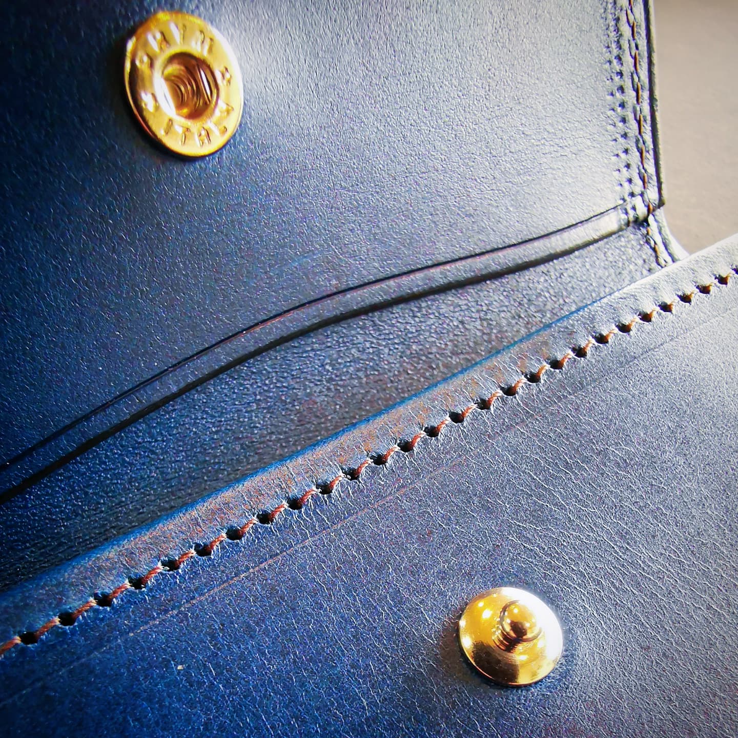 本革ミドルウォレット　LI002-MW-BL イタリアンレザー レザー 本革 革小物 多機能 収納 コンパクト プレゼント 贈り物 ギフト