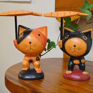 魚傘差しネコ（ブラック・三毛）※2色からお選びください