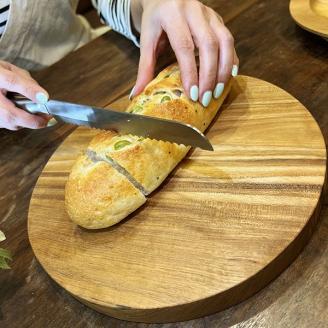 【2026年1月下旬以降順次出荷予定】無垢　チーク材　ラウンドカッティングボード２５ｃｍ