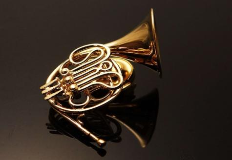 K18　ホルンブローチ AB00001