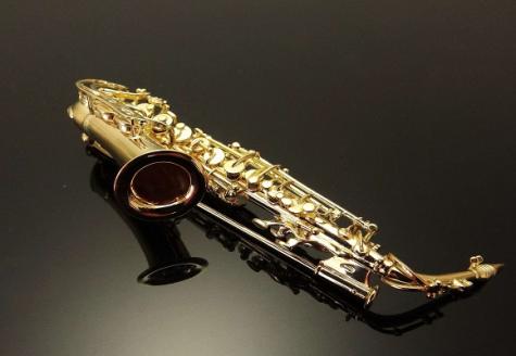 K18　サックスブローチ AB0035