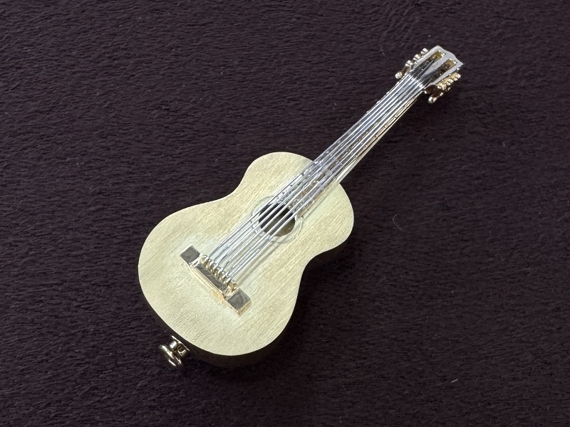 K18/PT900　クラシックギターブローチ　AB00321