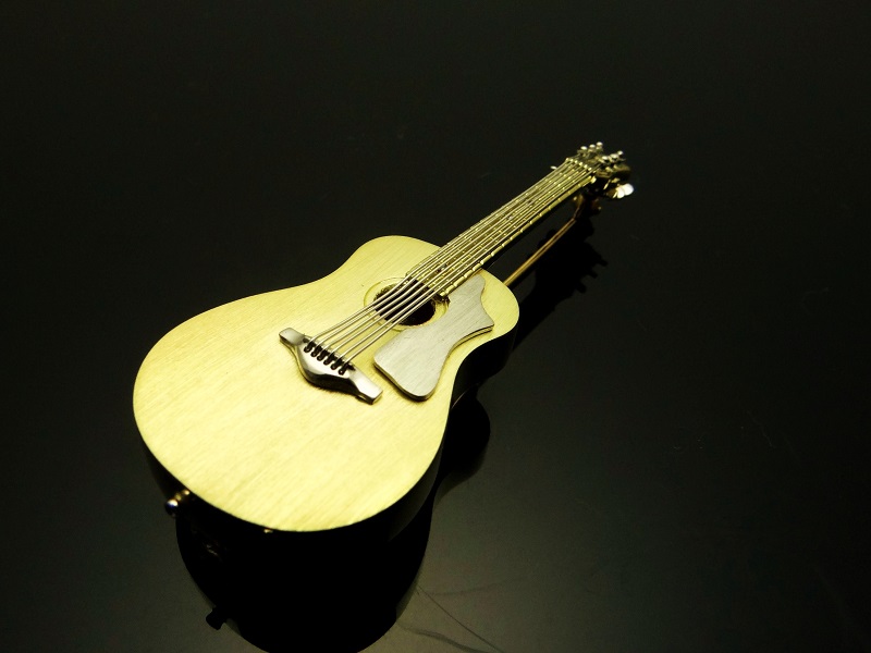 K18/PT900　アコースティックギターブローチ　AB00314