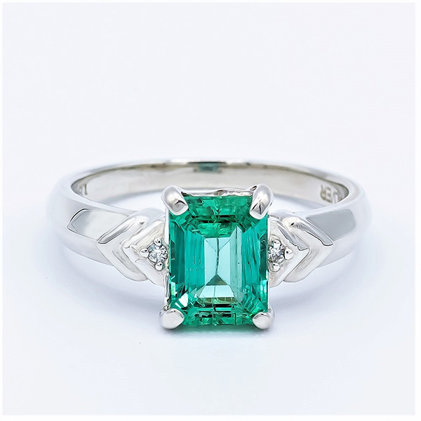 エメラルドリング　1.2ct　Pt100　（14430）