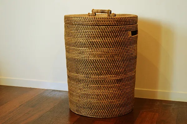 ロンボク島のラタン編込みバスケット（蓋付・特大サイズ）BV-65