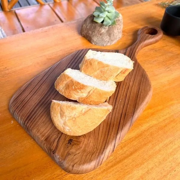 チーク材　垢材の取っ手付きまな板プレート