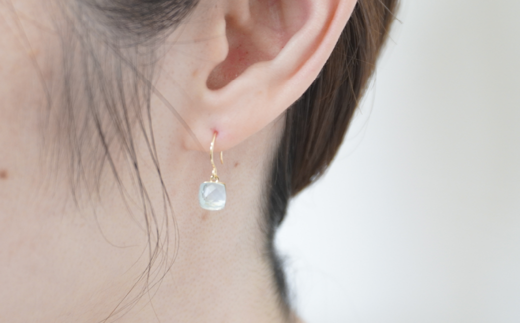 K10イエローゴールド　スクエアフックピアス　ブルートパーズ 管理番号685084 218-107-BT|K10 ピアス フックピアス イエローゴールド ブルートパーズK10 ピアス フックピアス イエローゴールド ブルートパーズK10 ピアス フックピアス イエローゴールド ブルートパーズK10 ピアス フックピアス イエローゴールド ブルートパーズK10 ピアス フックピアス イエローゴールド ブルートパーズ|