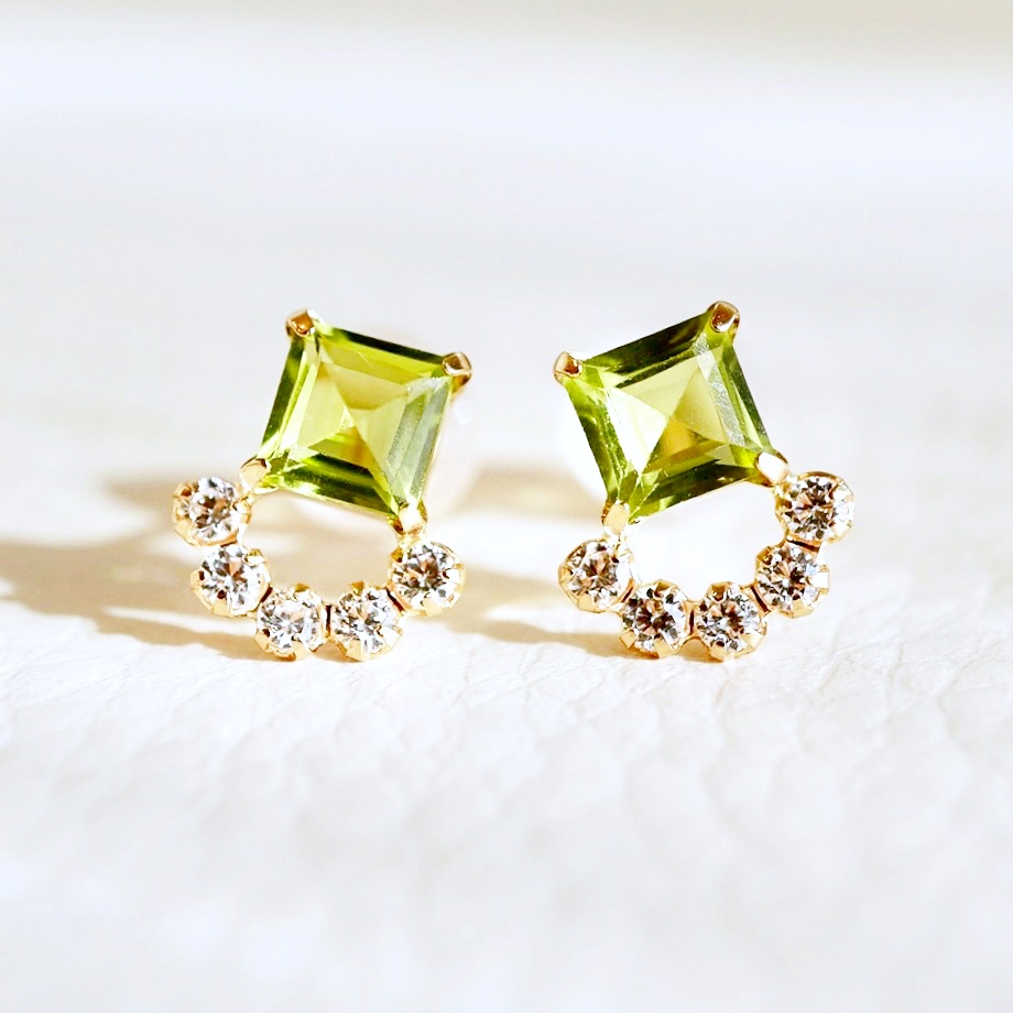 【ジュエリー】K10 イエローゴールド　ペリドット ピアス 保証書付 SMK-5220 242-004-e