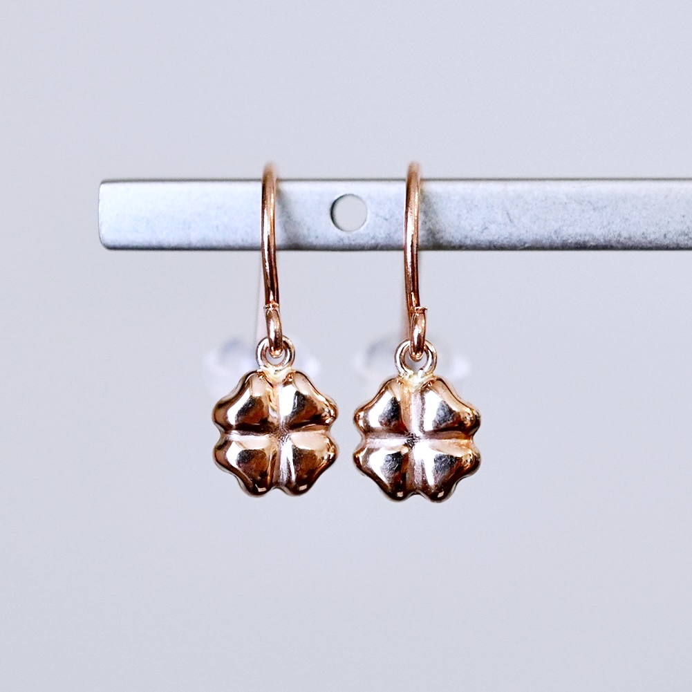 K18PG(18金) ローズゴールド 地金 クローバー ピアス フックタイプ シンプル 幸運 希望 幸福 愛情 健康 保証書付 KO-0069 242-027-c