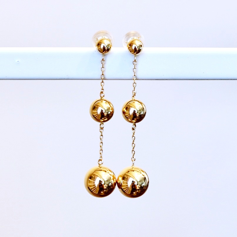 K18(18金) イエローゴールド ボール 3連 チェーン ピアス 地金 中空  保証書付 M710-1 242-039