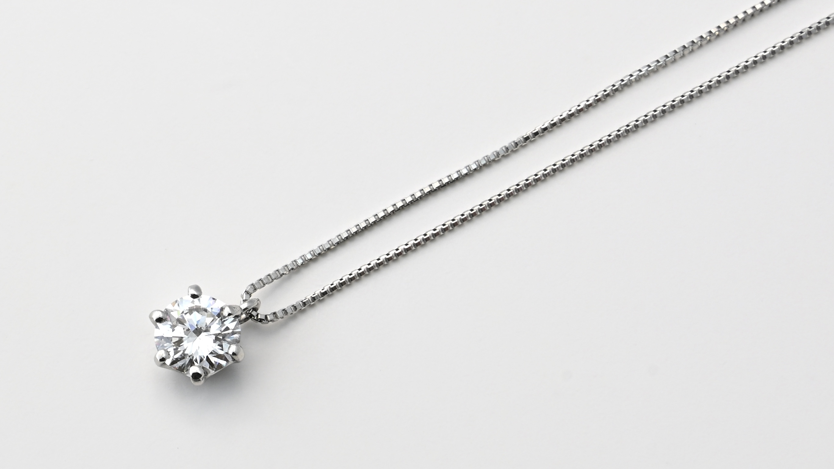 プラチナ900　最上等級カラーDカラー天然ダイヤモンド大粒0.50ｃｔ　ネックレス FNP-7 250-007