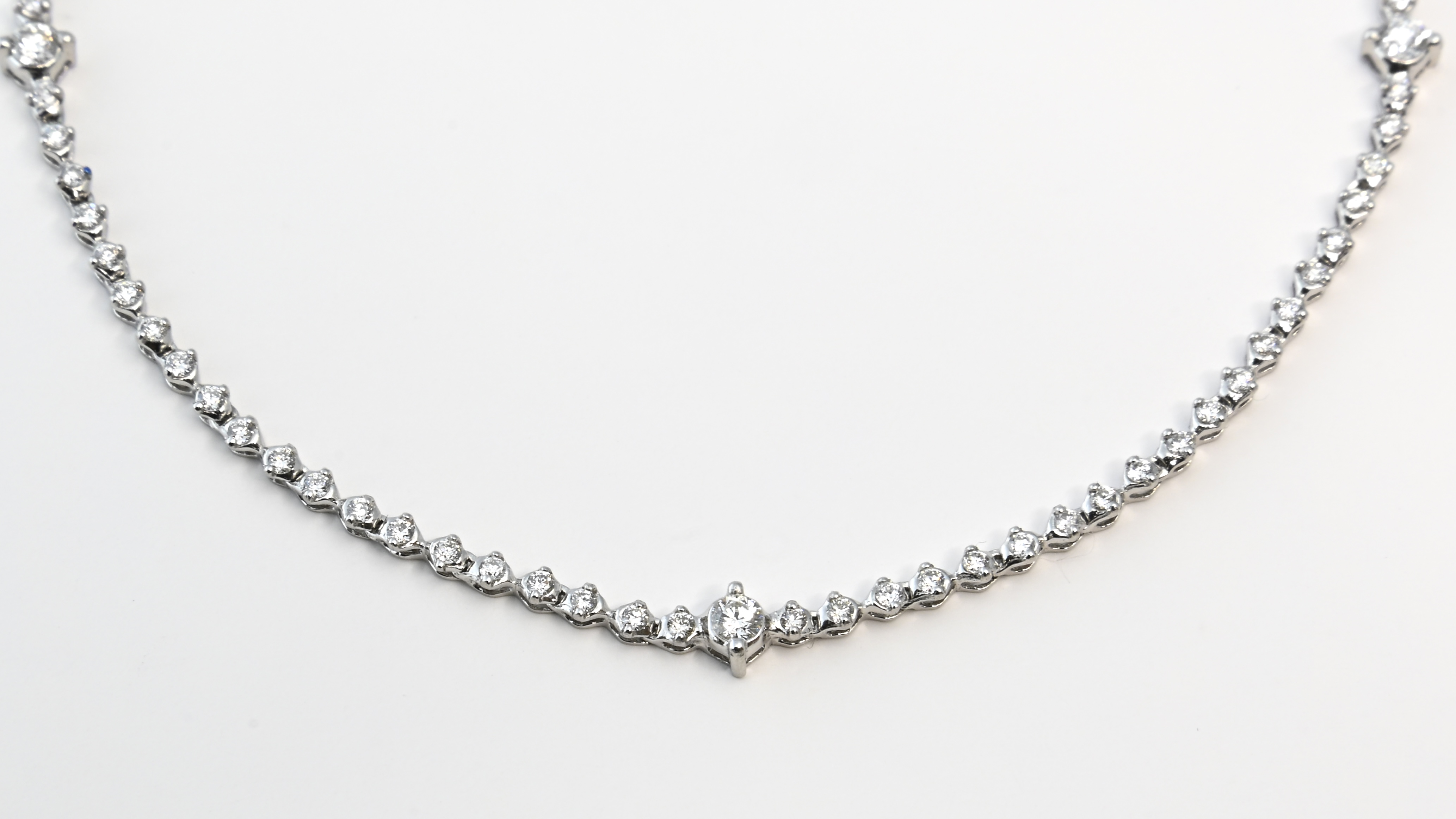 プラチナダイヤモンドデザインネックレス　ダイヤモンド209ｐｃ　1.20ｃｔ　40ｃｍ FNP-12 250-012