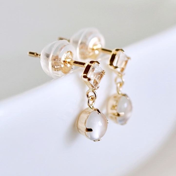 【ジュエリー】K10 イエローゴールド ホワイトムーンストーン 揺れる ピアス 保証書付 SR-2012 242-003-d