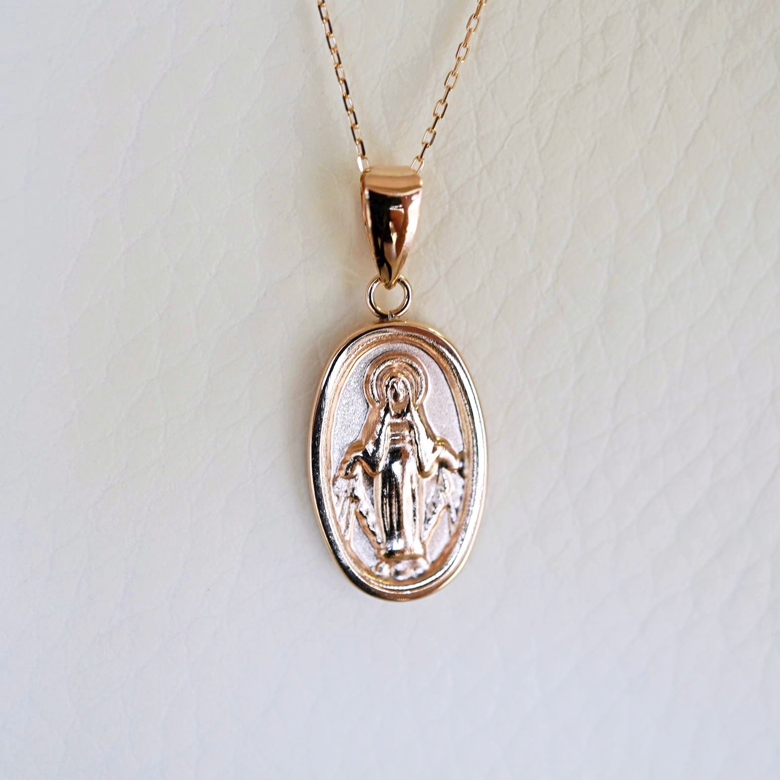 【ジュエリー】K10イエローゴールド 地金 おしゃれ マリア ペンダント ネックレス 保証書付 SYP-2434　242-017