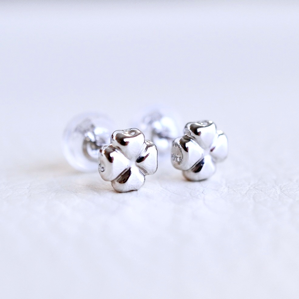 K18WG(18金) ホワイトゴールド 地金 クローバー ピアス シンプル 幸運 希望 幸福 愛情 健康 保証書付 KO-0063 242-021-b